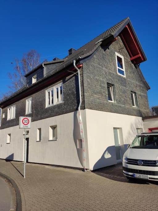 Kinderklinik, 600M Zum Bahnhof 2B Siegen Exterior photo